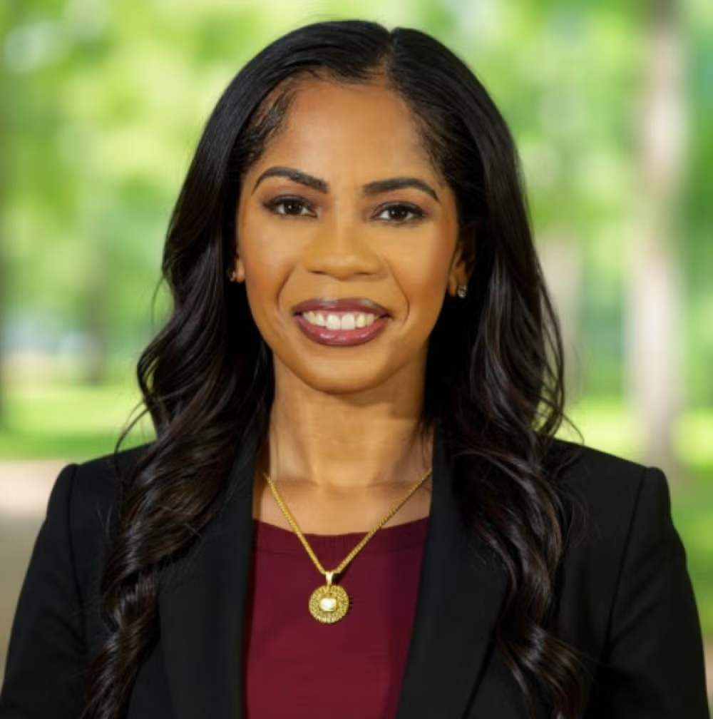 "Headshot photo of Renisha Gibbs"